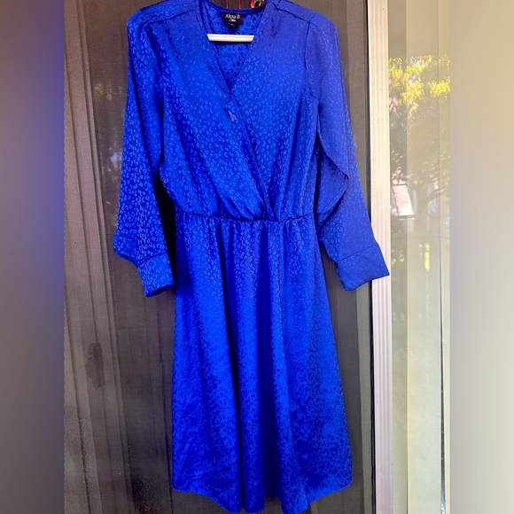 80’s full sleeves maxi dress with v neck vintage gives bossy look. - Picture 1 of 2